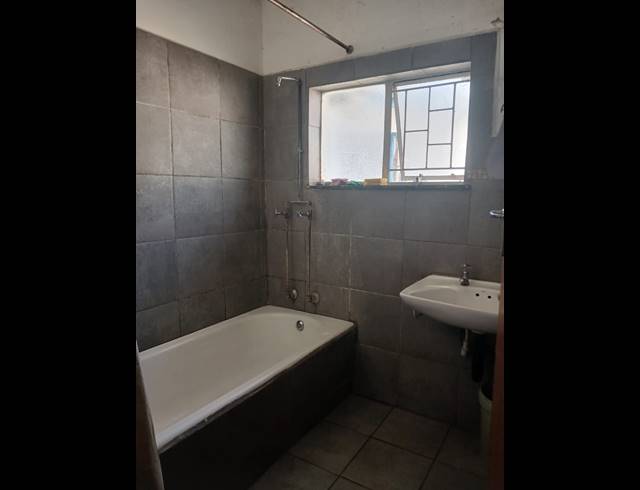 5 BEDROOM HOUSE FOR SALE IN PENINA PARK